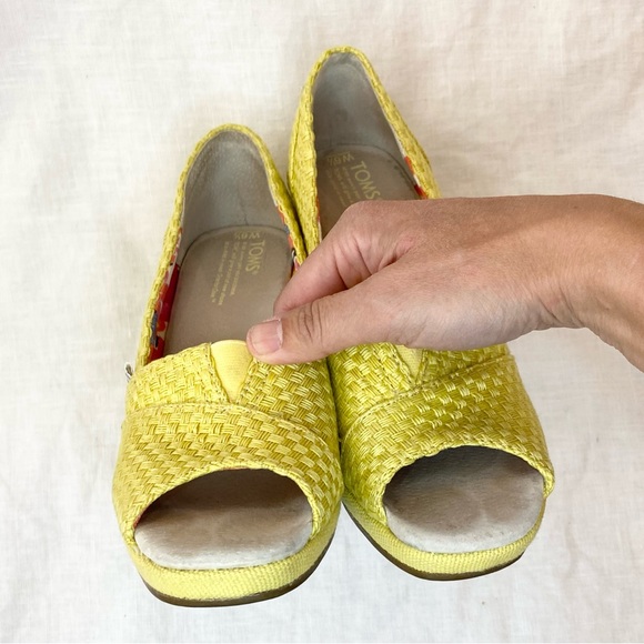 β¨Host Pickβ¨ Toms Espadrille Yellow Wedge Peep Toe Calypso Canvas Slip on Shoe - Picture 11 of 14